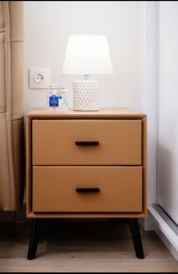 Brand New Apartment Nearby Metro アテネ エクステリア 写真