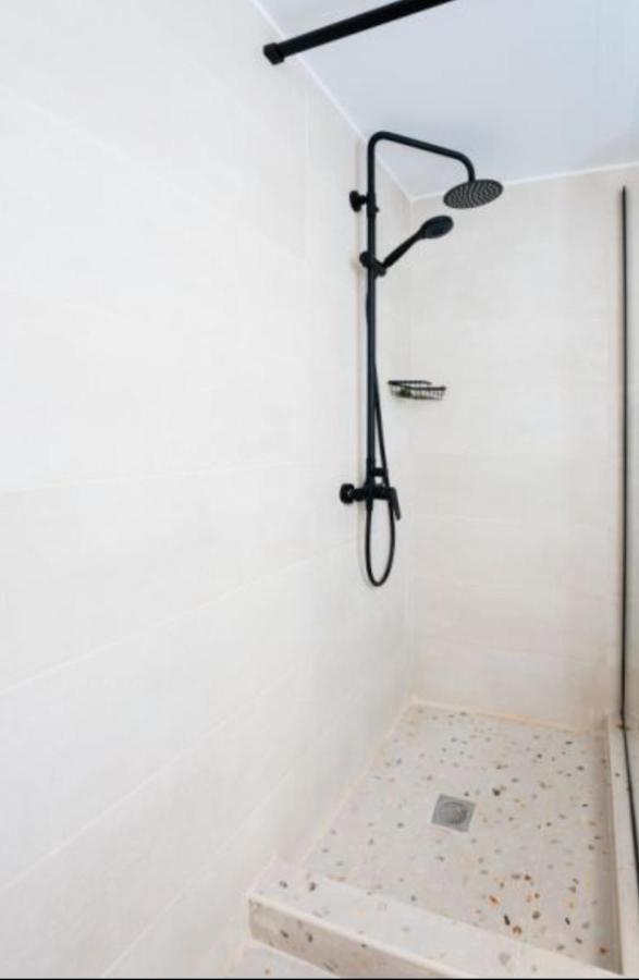 Brand New Apartment Nearby Metro アテネ エクステリア 写真